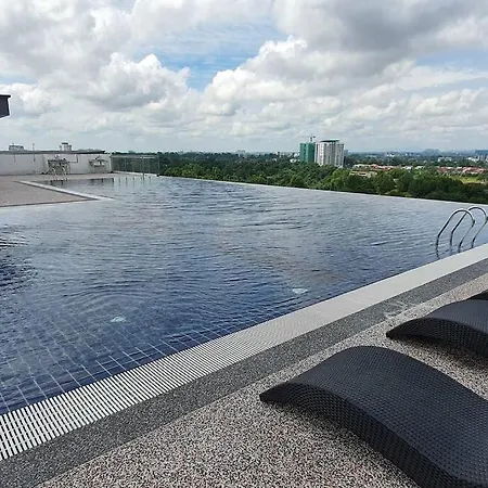 Lovely Kozi Square Studio Bedroom With Pool Lv5C Kuching Exterior photo