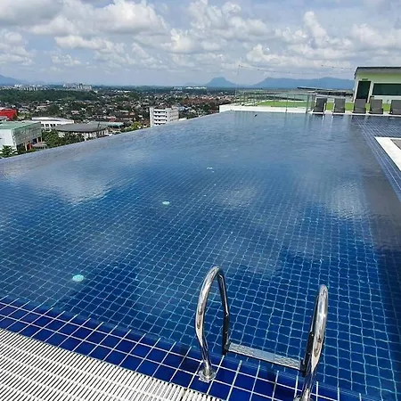Lovely Kozi Square Studio Bedroom With Pool Lv5C Kuching Exterior photo